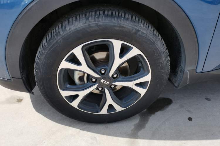 Used Kia KX3 2015 1.6L Automatic Two-Wheel Drive DLX Left Front Wheel Hub