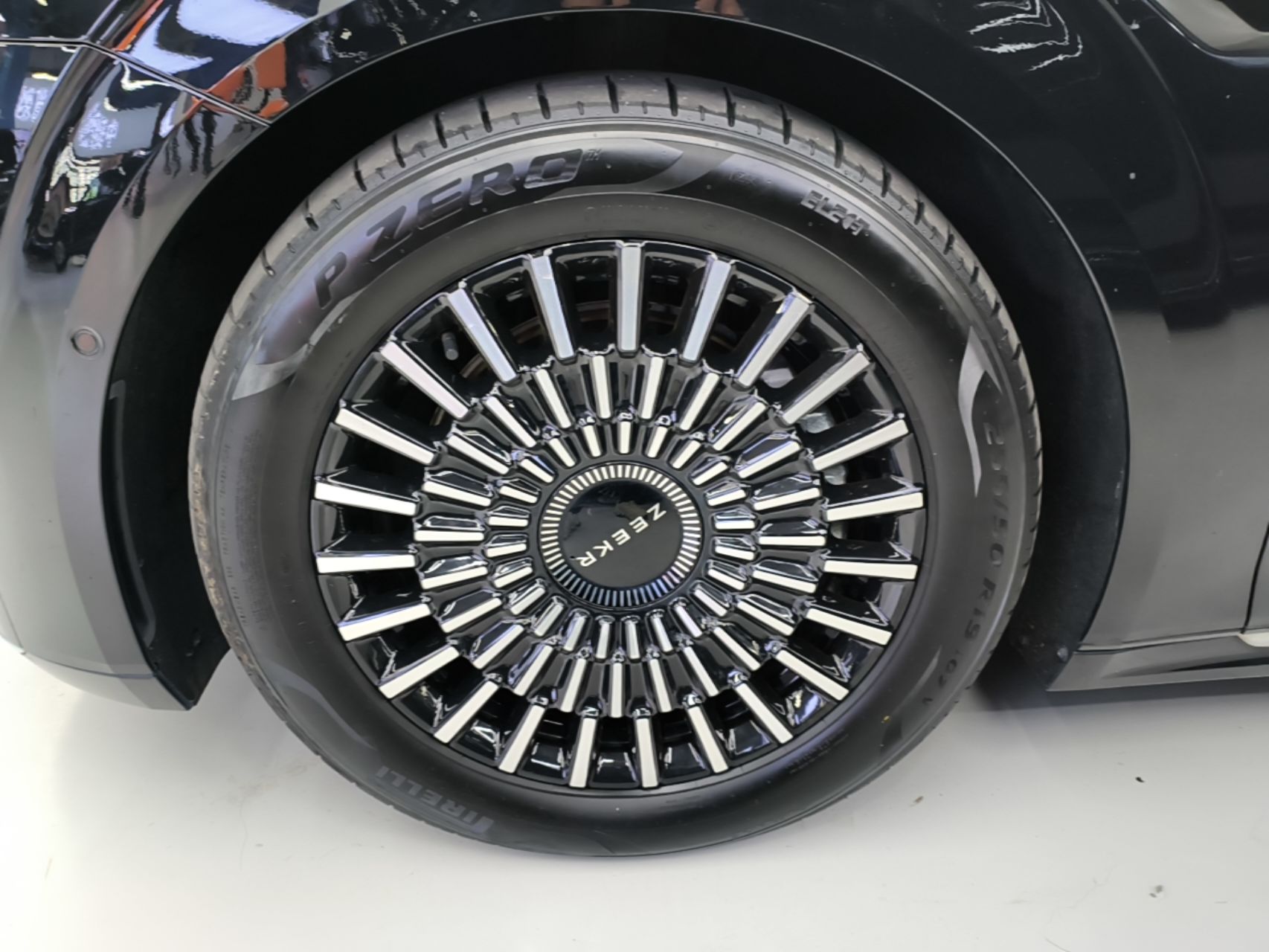 Zeekr 009 2024 Six-Seat Executive Version 4WD 108 kWh — снимка 10