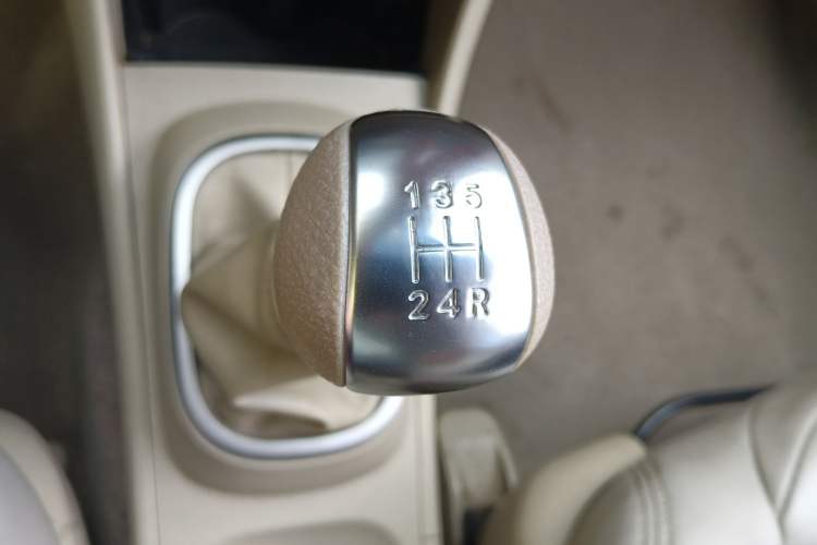 Used Nissan Sylphy 2012 Classic 1.6XE Manual Comfort Edition Gear Lever