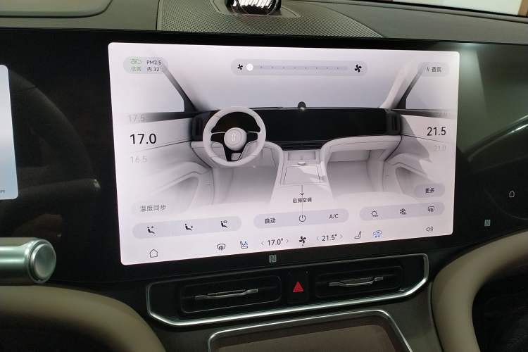 Used Hima AITO M9 2025 Extended-Range Ultra Version 52 kWh 5-Seater Edition Audio And AC Panel