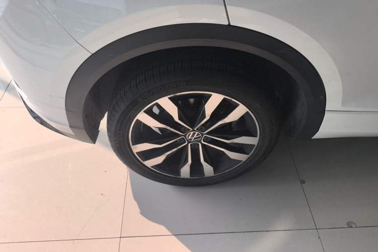 Used Volkswagen T-ROC 2021 280TSI DSG Two-Wheel Drive R-Line Pro Connected Version
