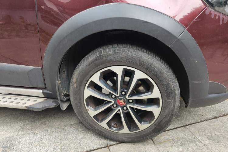 Used FORTHING Joyear X5 2013 1.6L Manual Luxury Model China IV Standard
