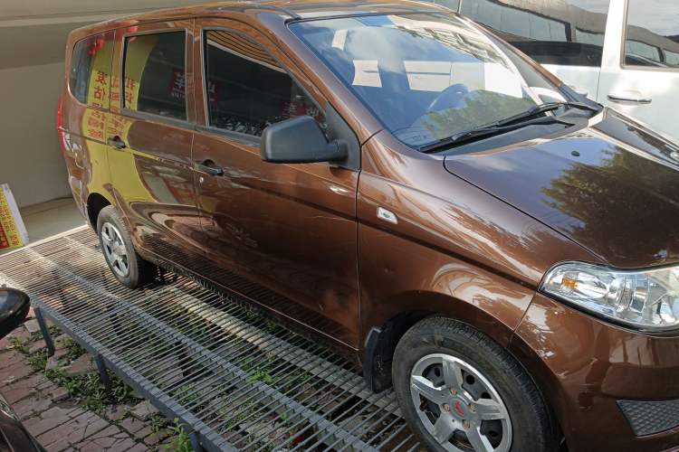 Used Wuling Hongguang 2018 1.5L Classic S Base Model Front Right 45 Deg