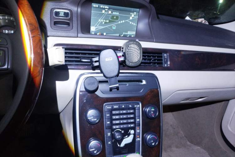 Used Volvo S80L 2012 2.0T T5 Luxury Edition Audio And AC Panel