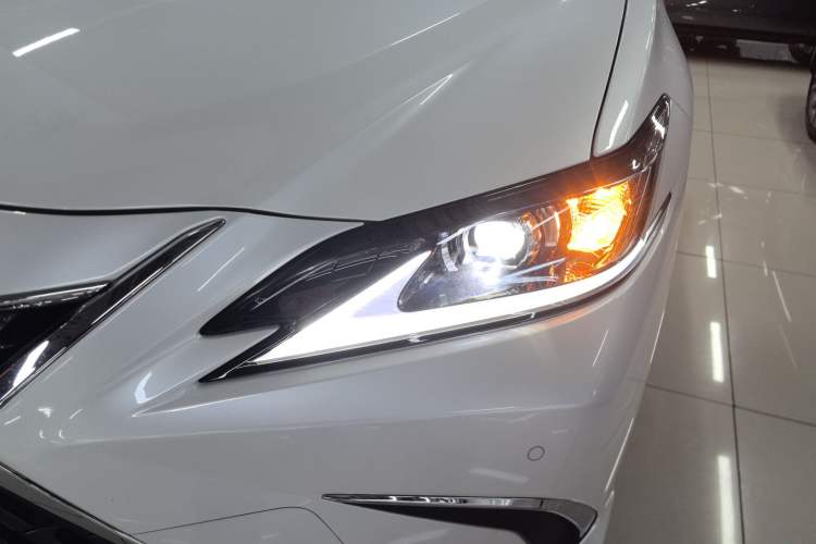 Used Lexus ES 2024 200 Premium Edition
