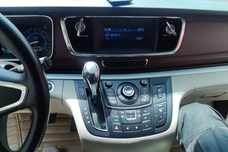 Used Buick GL8 2015 2.4L Luxury Business Premium Edition
