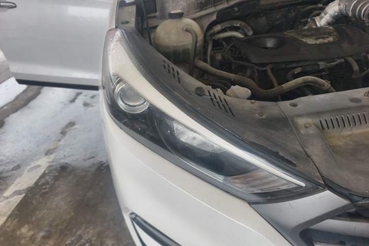 Used Hyundai Tucson 2015 1.6T Dual-Clutch Two-Wheel-Drive Smart Model Right Front Headlight