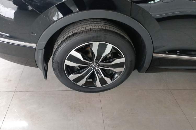 Used Volkswagen Tiguan L 2023 Restyled 330TSI Automatic Two-Wheel Drive R-Line Flagship Edition
