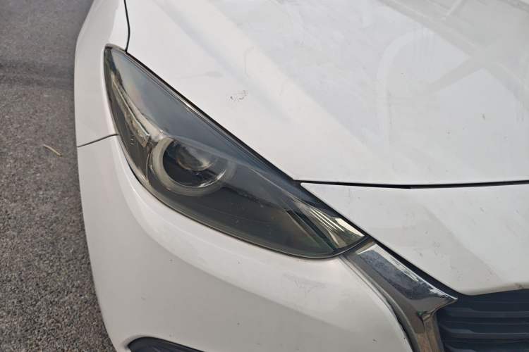 Used Mazda 3 Axela 2017 Sedan 1.5L Automatic Luxury Model Emission Standard China V Right Front Headlight