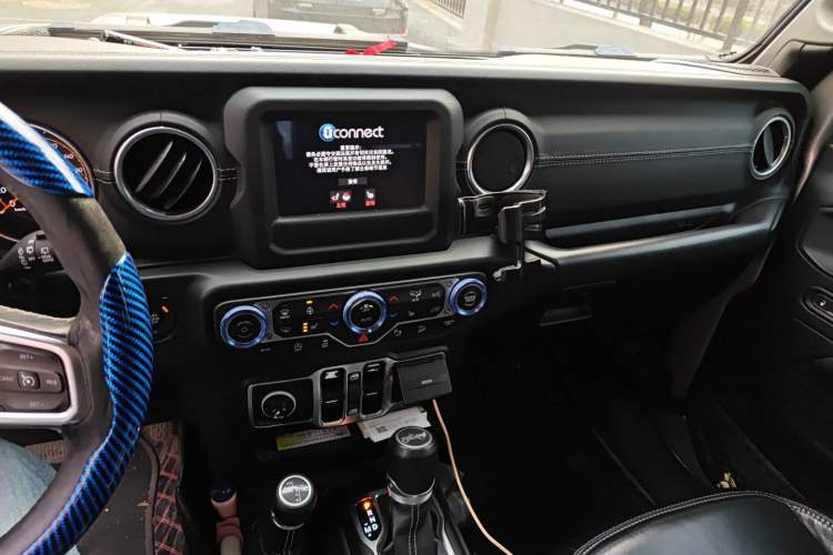 Used Jeep Wrangler 2019 2.0T Sahara Four-Door Version China VI Emission Standard
