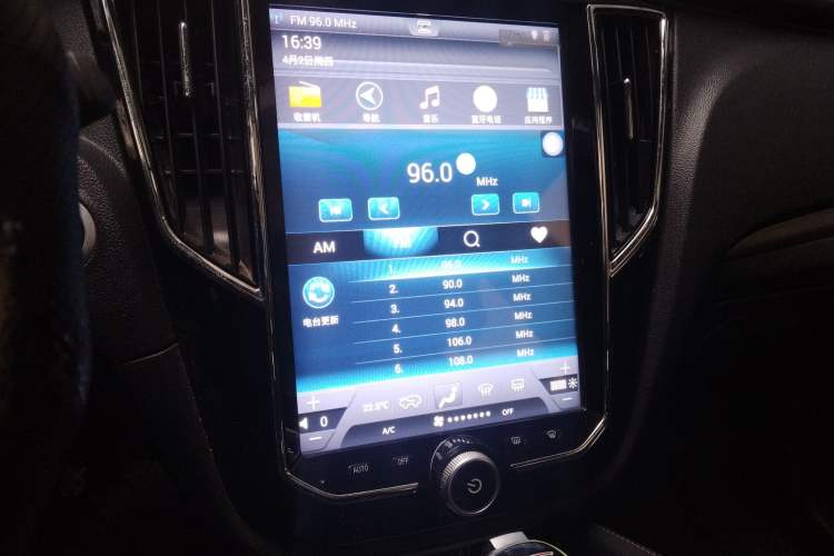 Used Zotye SR7 2016 1.5T CVT Cube Heart Edition China V Standard
