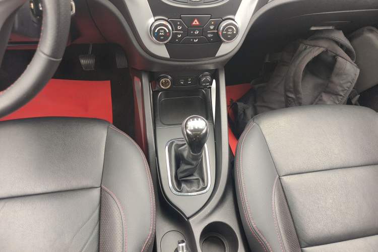 Used CHANGAN CS35 2016 1.6L Manual Luxury Model China V Standard
