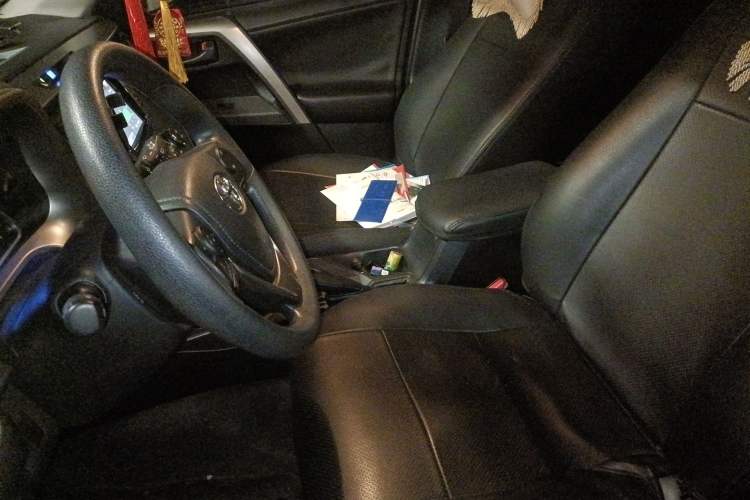 Used Toyota RAV4 2015 2.0L CVT Two-Wheel Drive Fashion Edition