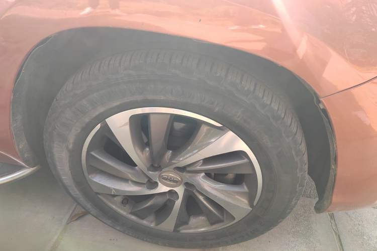 Used BYD Song 2016 1.5TI Manual Luxury Model Right Front Wheel Hub