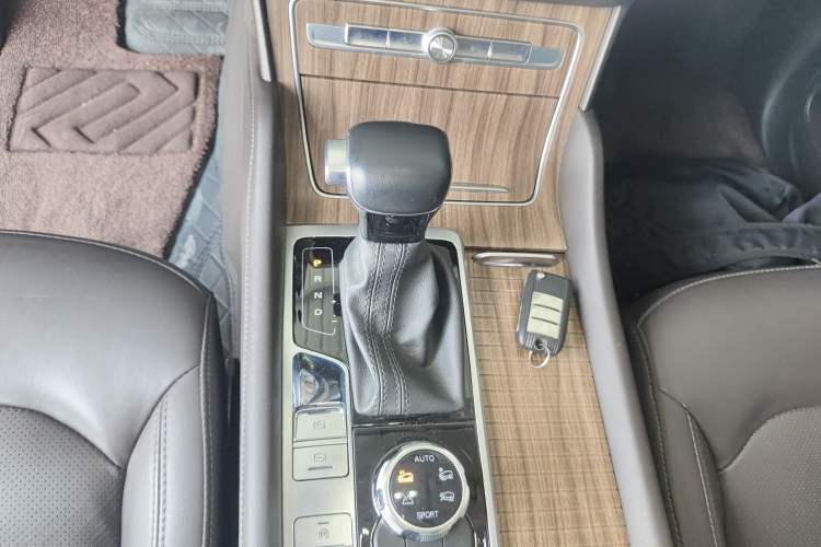 Used Roewe RX8 2019 30T Smart Connectivity Four-Wheel Drive Supreme Flagship Edition
