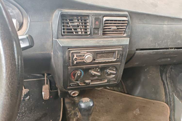 Used Wuling Rongguang 2011 1.2L Base Version
