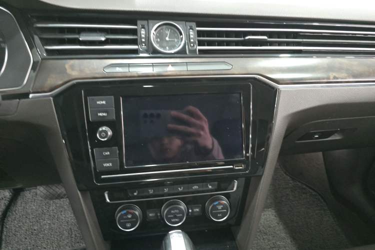 Used Volkswagen Magotan 2019 330TSI DSG Luxury Model China V Standard Audio And AC Panel