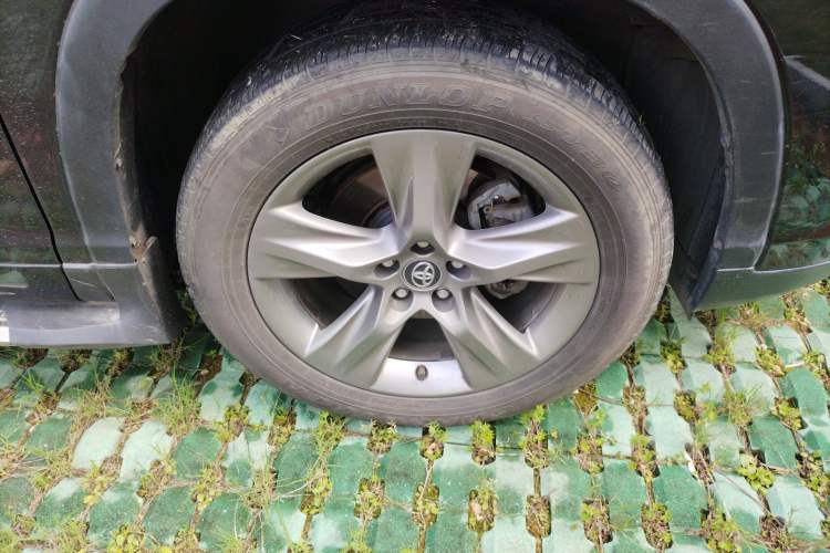 Used Toyota Highlander 2018 2.0T Four-Wheel Drive Ultimate Edition 7-Seater Emission Standard China V Right Front Wheel Hub