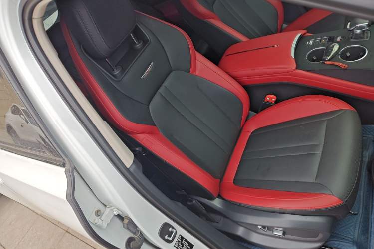 Used Hongqi HS3 2023 1.5T Two-Wheel Drive Shanwei Edition
