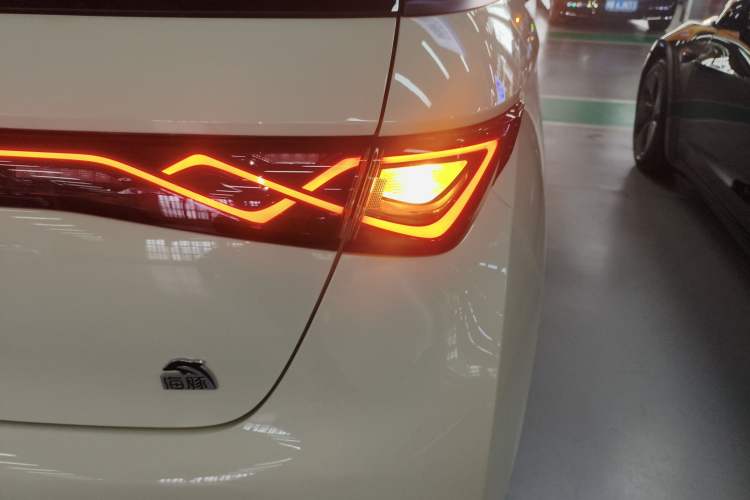 Used BYD Dolphin 2023 420 km Fashion Edition Right Rear Taillight