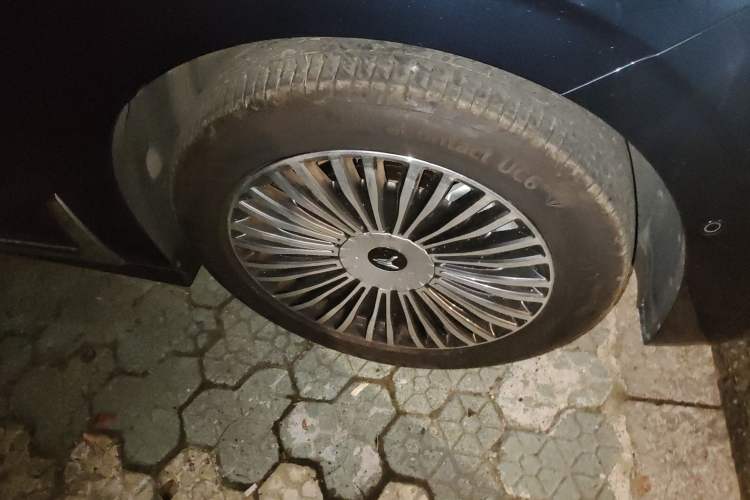 Used VOYAH Dream 2025 PHEV Four-Wheel Drive Prestige Kunpeng Edition Right Front Wheel Hub