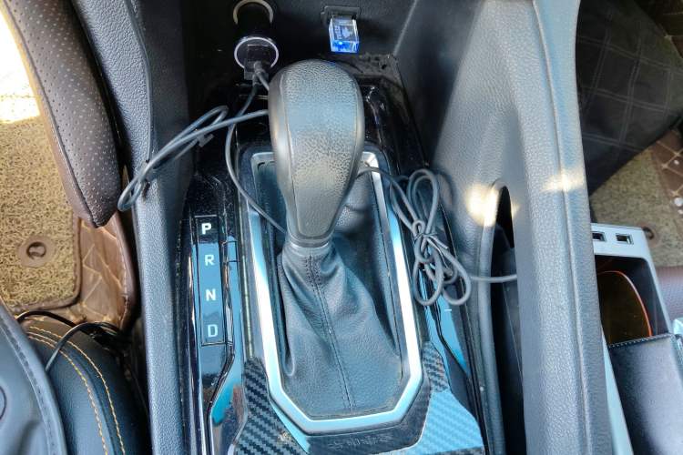 Used JMC Yusheng S350 2016 2.0T Automatic All-Wheel Drive Gasoline Ultra-Luxury 7-Seater
