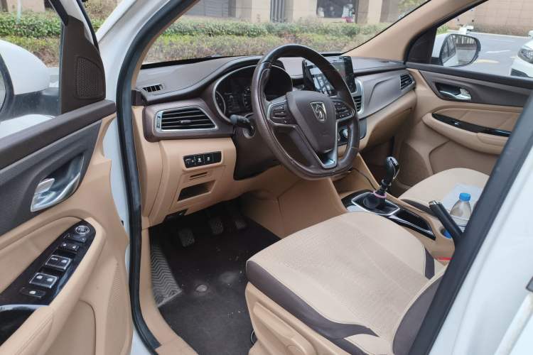 Used Baojun 730 2017 1.5T Manual Fashion Version 7 Seats China V Emission Standard