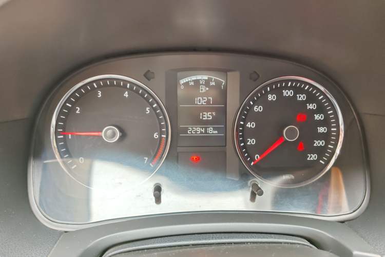 Used Volkswagen Lavida 2013 Classic 1.6L Manual Fashion Edition Odometer Close Up