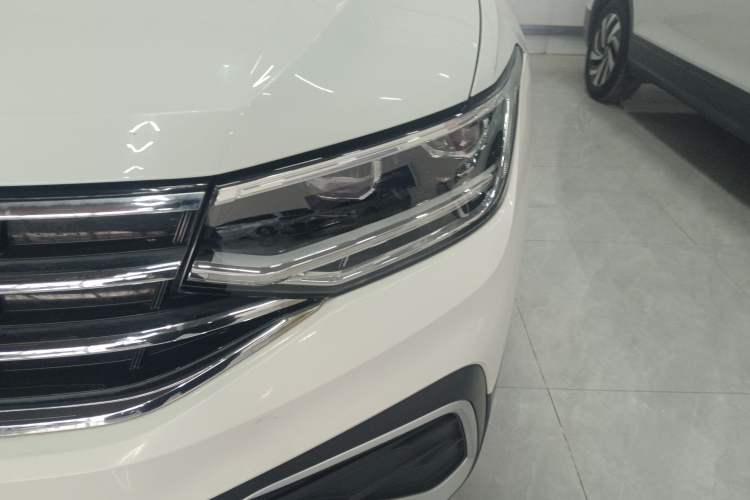 Used Volkswagen Tiguan L 2023 330TSI Automatic Two-Wheel Drive Comfort Edition Left Front Headlight