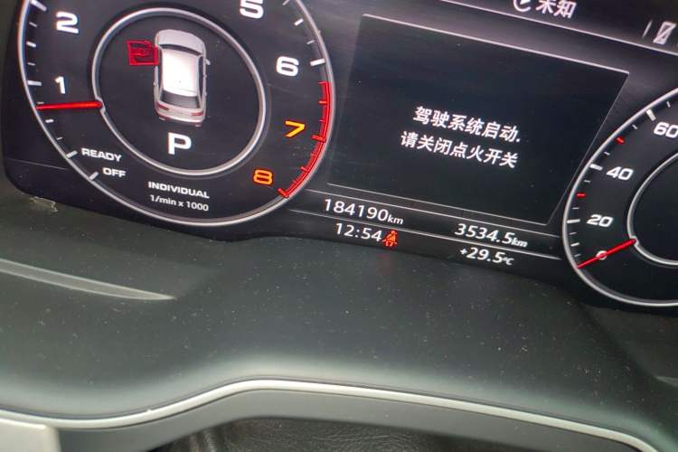 Used Audi Q7 2016 45 TFSI Technology Edition Odometer Close Up