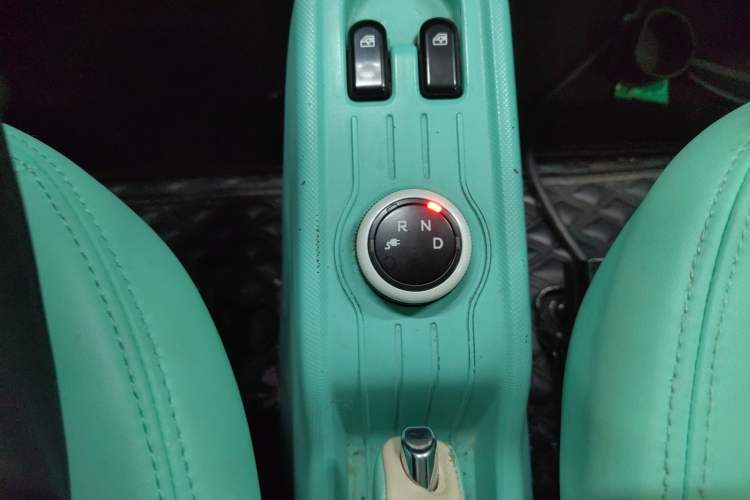 Used Wuling Hongguang MINIEV 2021 Macaron Sandwich Model 170 km Lithium Iron Phosphate Gear Lever