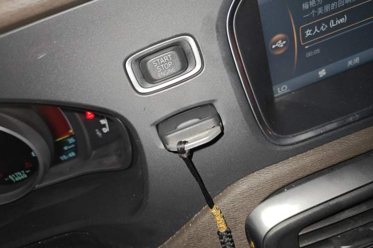 Used Volvo V40 2014 2.0T Zhiya Edition
