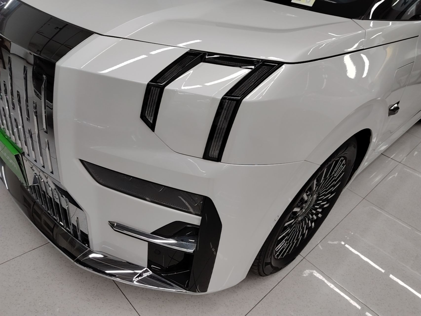 Zeekr 009 2024 7-Seater Walk-Through Version Four-Wheel Drive 108 kWh — снимка 8