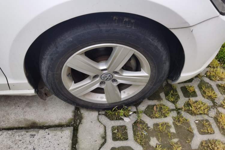 Used Volkswagen Lamando 2017 230TSI DSG Fashion Edition Right Front Wheel Hub