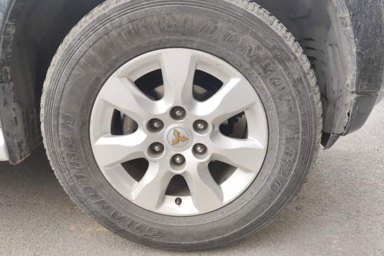 Used Mitsubishi Pajero 2012 3.0L Elite Edition Exterior 7