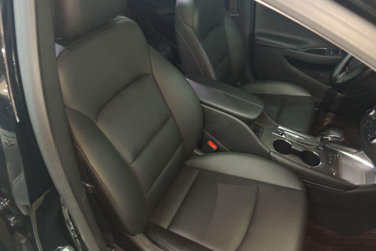 Used Chevrolet Malibu XL 2022 535T Automatic Sport Edition Right Front Seat