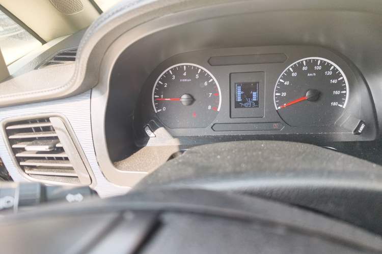 Used FORTHING Lingzhi 2023 M5L 1.6L Rental Custom Edition 7 Seats
