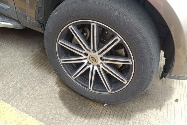 Used Land Rover Discovery 2013 3.0 SDV6 HSE Diesel Edition Right Front Wheel Hub