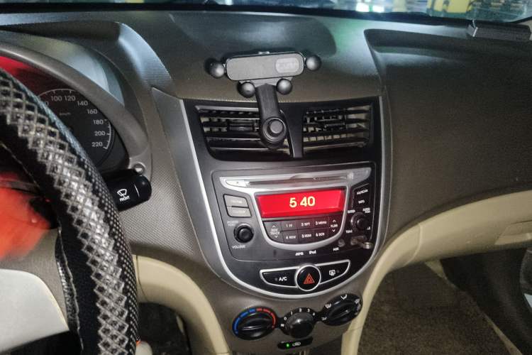 Used Hyundai Verna (older generation) 2010 Sedan 1.4L Manual Comfort GS
