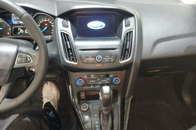 Used Ford Focus 2018 Hatchback Classic EcoBoost 180 Automatic Elite Model Audio And AC Panel