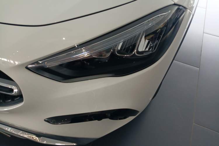 Used Mercedes-Benz GLA 2024 GLA 220 Left Front Headlight