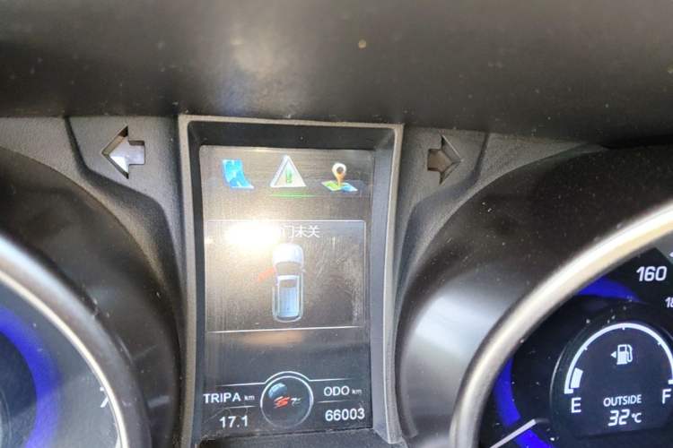 Used CHANGAN CS75 2014 2.0L Manual Luxury Version China IV Standard
