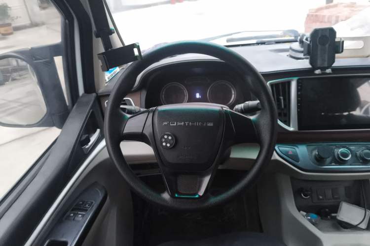 Used FORTHING Lingzhi M5 2020 Comfort Model 5 Seats Steering Wheel