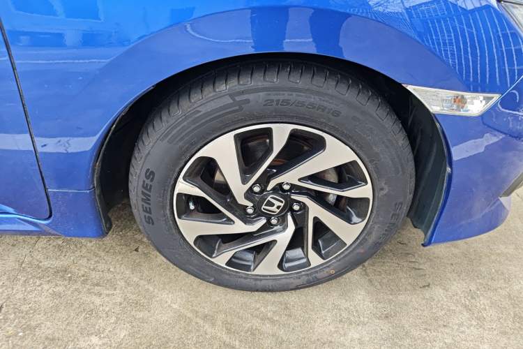 Used Honda Civic 2016 220TURBO CVT Luxury Edition Right Front Wheel Hub