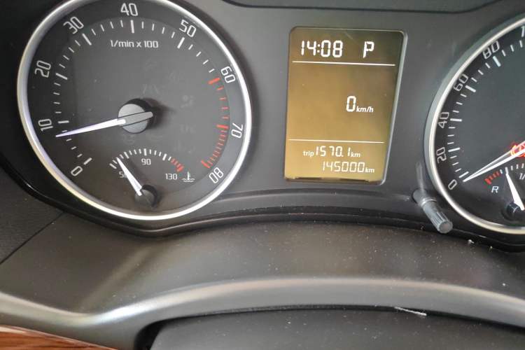 Used Skoda Octavia 2010 1.6L Automatic Yijun Edition Odometer Close Up