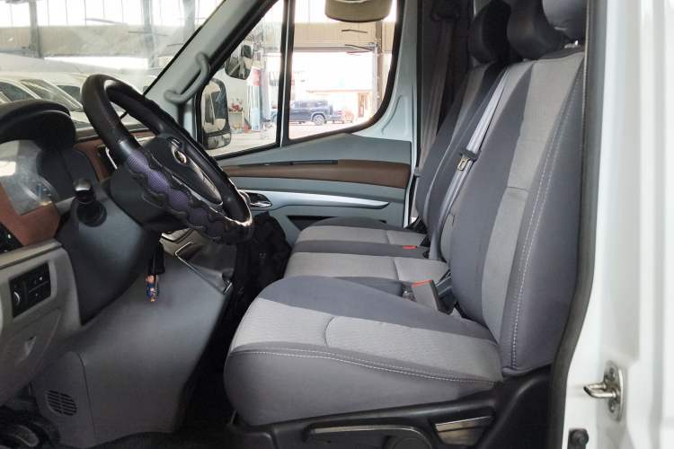 Used JAC Group Sunray 2023 2.5T 6-Series Logistics Version 2/3 Seats D25TCIF1
