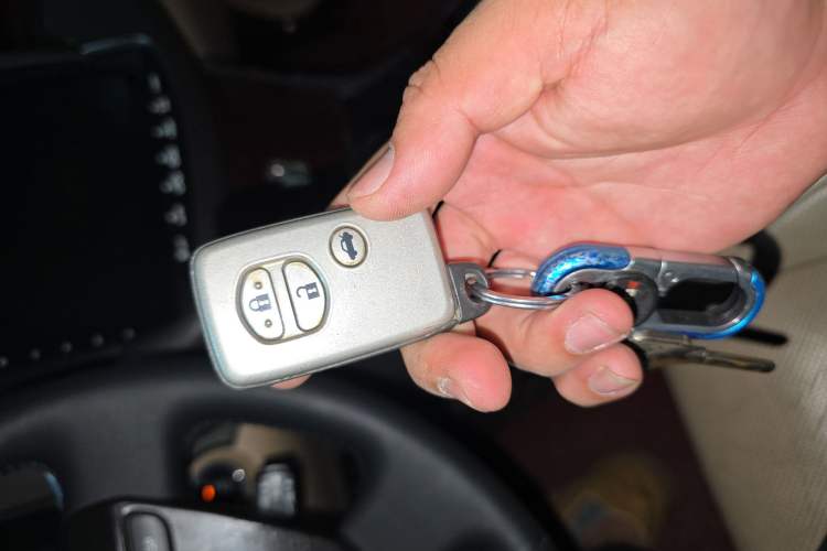 Used Toyota Crown 2012 2.5L Royal Vehicle Key