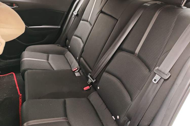 Used Mazda 3 Axela 2017 Sedan 1.5L Automatic Luxury Model Emission Standard China V Left Rear Seat