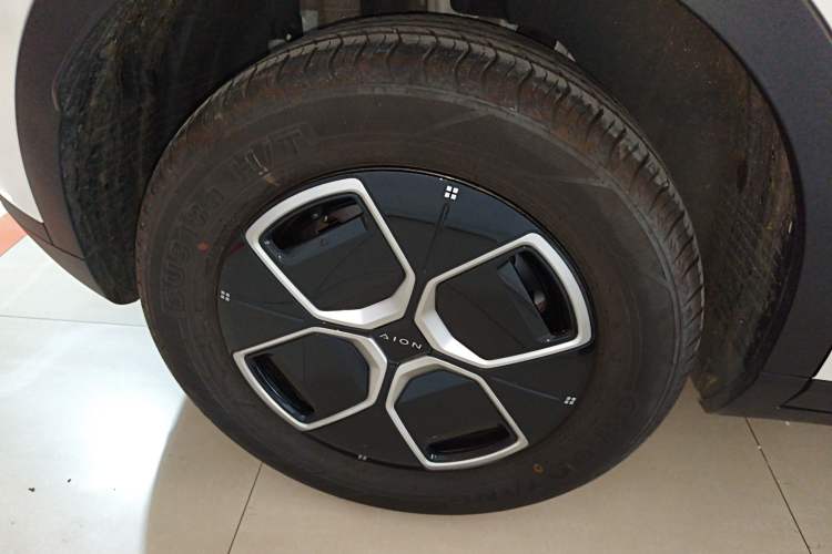 Used AION UT 2025 330 Starlight Edition Exterior 5