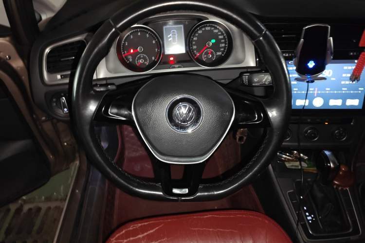 Used Volkswagen Golf 2016 230TSI Automatic Comfort Version Steering Wheel